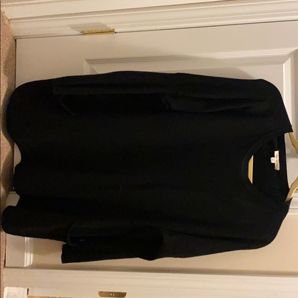 Tea n rose long sleeved black sweater. With pocket
